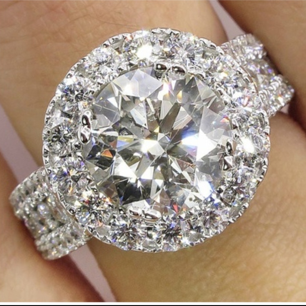 Gorgeous Brilliant White 8.5ct Ring *NWT*